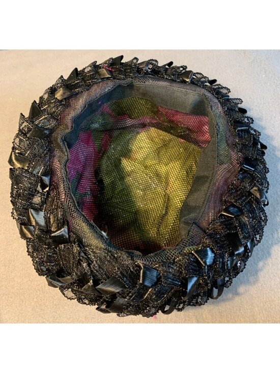 Ladies Pink Silk Flowers on Black Hat Vintage Unionmade Size 22 main image 5